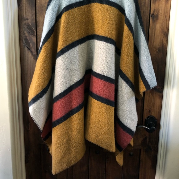 Colorblocked Fuzzy Poncho - Picture 4 of 4